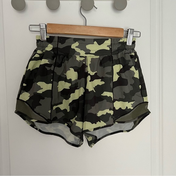 Lululemon Hotty Hot Short 4" size 4 - Picture 6 of 10